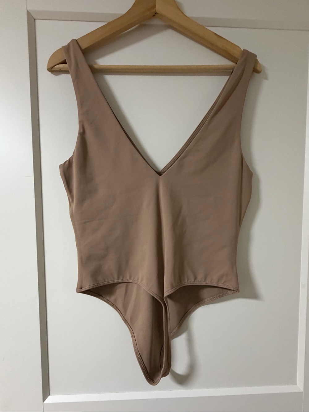 Aritzia Babaton Women’s Bodysuit in Nude Tan (Never worn) - Picture 3 of 3